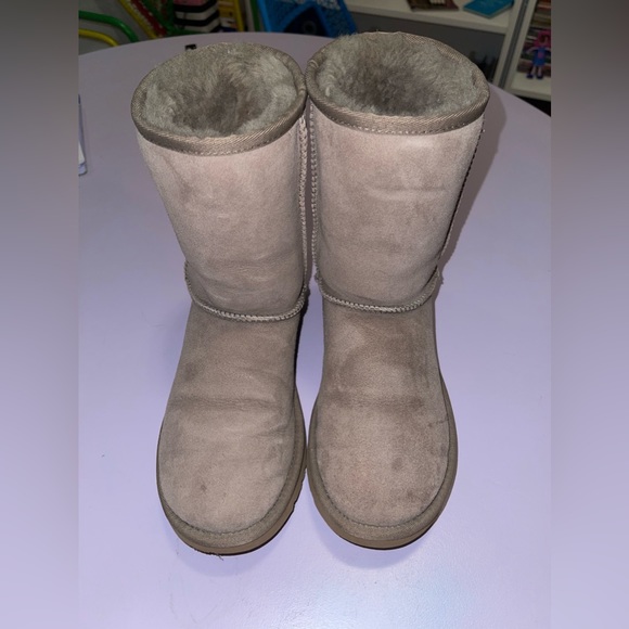 UGG Grey Classic Short Boot - Picture 3 of 7